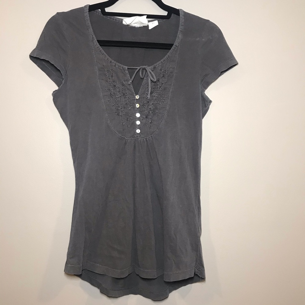 H&M Gray Short Sleeve Top -Mother of Pearl Buttons